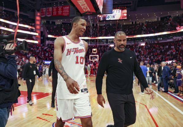 季前赛最后, 其实火箭队, 虽然火箭队